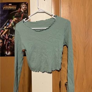 green cropped long sleeved t-shirt